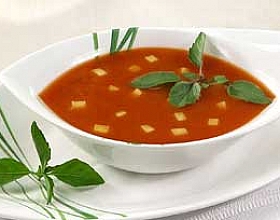 Суп-крем из помидоров и сыром моцареллой