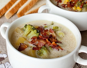 Сливочный суп с брокколи и беконом