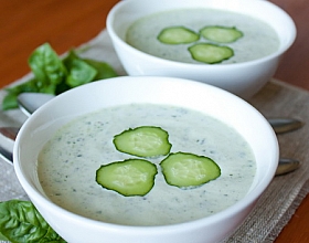 Холодный огуречный суп с зеленью