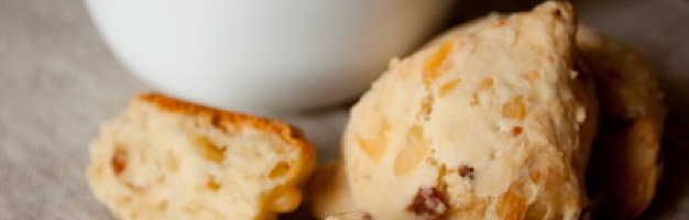 Печенье с беконом и сыром