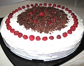 Шоколадно-малиновый торт