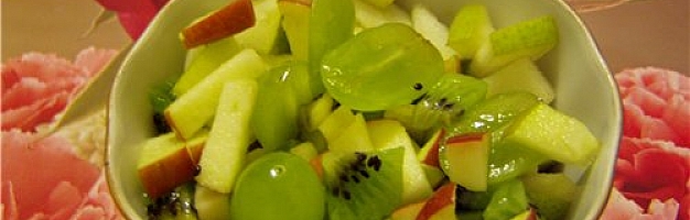 Салат фруктовый с сельдереем